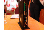 スカパー!光とひかり電話に対応したOUN。ブロードバンドルータも内蔵しており、さまざまなサービスが1つの機器で利用できるの画像