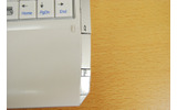 本体右側面にはSDメモリーカードなど対応の2in1スロットに加え、microSDカードスロットがの画像