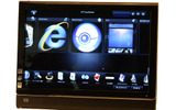 TouchSmartソフトウェアのホーム画面。上段にはよく使う機能のショートカットをそろえた大きなアイコン、下段にはそれ以外の小さなアイコンが並ぶの画像