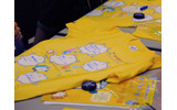 最後にTシャツに5つの約束を書いてインターネットマナー教室は終了。子どもたちはみんな5つの約束を覚えて帰ったようだの画像