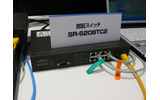 　Securty Solution 2008の富士通ブースでは、ネットワークに接続するだけで、無断で持ち込まれたPCの対策ができる機器「SR-Sシリーズ」を展示している。の画像