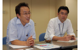 NTT東日本 営業推進部 スカパー!光・戸建販売推進部門 販売推進商品企画担当 担当課長の島津泰氏(左)と主査の鈴木孝夫氏(右)の画像
