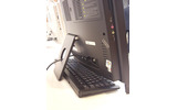 本体下のわずかなスペースに、ワイヤレスキーボードを収納の画像