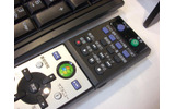 パソコン、テレビ、DVD、音楽などがオールインワンで操作できるリモコンを付属の画像