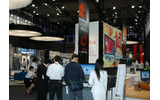 シャープは、WPC EXPO 2004に出展。TVやPCも高画質で視聴できる「AVセンターパソコン」や「液晶IT-TV」、HDD搭載の新型ザウルス「SL-C3000」、モバイルAVプレーヤー「4E-MB1」など、注目の新製品が出品された。の画像