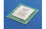 　インテルは16日、ハイエンドサーバ向けのCPU「インテル Xeon プロセッサ 7400番台」（開発コード：Dunnington）を発表した。7モデルを用意し、コアは6つまたは4つ、動作周波数は2.66GHzから2.13GHz、3次キャッシュは8Mバイトから16Mバイトとなっている。の画像
