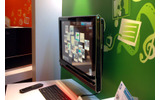 壁掛けされていた25.5インチのHP TouchSmart PC IQ800の画像