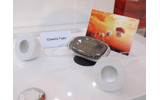 CEATEC JAPAN 2008のドコモブースでは、プロジェクターを内蔵した携帯電話「プロジェクターケータイ」を展示している。の画像