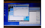 手前のウィンドウがクライアントPC。Excel 97、2003、2007の各バージョンが動いている。これはサーバから配信されたアプリケーションだの画像