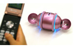 携帯電話で遠隔操作するイメージ(携帯電話はあくまでイメージ)の画像