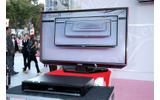 ステージには東芝製液晶テレビ「REGZA」の「FH7000」シリーズとハイビジョンレコーダー「VARDIA」の「RD-X8」の画像