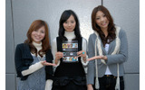 REGZA、VARDIAとのコラボパンフをアピールする3人の画像
