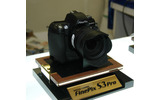 富士写真フイルムのFinePix S3 Pro。11月30日発売の画像
