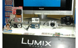 松下電器産業は、LUMIX FX7などを展示の画像