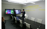 HDXシリーズが設置されたよく見かけるテレビ会議室の画像