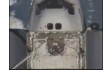 NASA TVは、宇宙ステーションとのドッキングを解除したエンデバーの様子を中継した。軌道を飛行するシャトルの下には、地球がはっきりとうつっていた。の画像