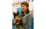 イベントの主役になった、さとう珠緒と愛犬のリュブリューくん（チワワ）の画像