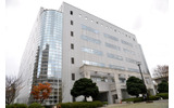 ストレージシステムが収納されている、川崎市にある明治大学生田キャンパスの中央校舎の画像