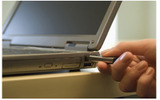USBメモリを介した汚染も広がっている(Security threat report: 2009より)の画像