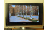 デスクトップPCに保存してある映像が、リビングの37型液晶テレビに映し出されるの画像