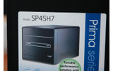 2009年に向けてのメインストリームモデル「SP45H7」の外箱。省スペースでありながら、よりタワー型PCに近いハードウェア構成を実現できるそうです。の画像