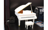 100曲内蔵で自動演奏対応のSEGA TOYS製小型グランドピアノ「Grand Pianist」の画像