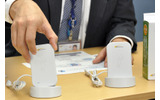 NTT Comの最新ICカードリーダライタ「SCR331CL」。着脱可能なクレイドルも付いているの画像