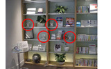 ライブラリー内の「エリア・ワンセグ」実験展示（丸枠内は専用のワンセグ送信機）の画像