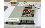 HP SE2120。1Uサーバと比べて幅は半分だが、奥行きは同じだの画像