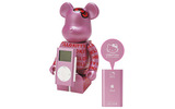 サンリオは24日、「ハローキティ」をレーザー刻印した「iPod mini」と、クマ型フィギア「BE@RBRICK」のセット製品「iPod mini & Hello Kitty BE@RBRICK Set」を限定販売すると発表した。の画像