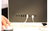 左からヘッドホン出力/オーディオ入出力/USB2.0×4/Firewire800/Gigabit Ethernet/Mini DisplayPortの画像
