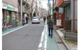 小さい商店が立ち並ぶ大和町商栄会。銭湯や地元に根付いた商店が並ぶ一方、隠れ家的なバーなどもあるの画像