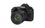 EOS 5D Mark II(EF24-105mm F4L IS USM装着時)の画像