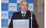 挨拶するウィルコム社長の喜久川政樹氏の画像