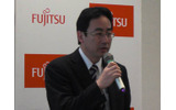 車載半導体事業について説明する 富士通マイクロエレクトロニクス 基盤商品事業本部 自動車事業部 事業部長 独古康昭氏の画像