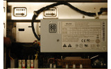 電源は300W。80PLUSの文字が見えるの画像