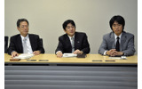 左からプラットフォームビジネス推進本部 ビジネス企画統括部 統括部長 武居正善氏、プラットフォームソフトウェア事業本部 第二プラットフォームソフトウェア事業部 事業部長 藤原隆氏、プラットフォームビジネス推進本部 PRIMERGYビジネス推進統括部 プロジェクト部長（ブレード担当） 田中豊久氏の画像