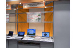 展示では、本システムを導入することによって削減できる消費電力や紙の量をアピールしているの画像