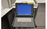 スライド収納ができるコンソール。マウスの代わりにタッチパッドの画像