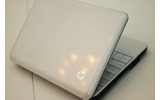 　北京のプレスイベントで公開された「HP Mini 110」。前回は3色のうちPink Chicを紹介したが、今回はWhite Swirlを紹介する。の画像