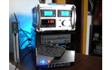 Thermaltakeの水冷キット「Aquarius III」を上に載せたPCの画像