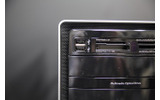 フロント上部に搭載するUSBポート×2の画像