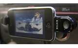 　BELKINの「TuneBase FM X」は、車のシガーライターソケットからiPod/iPhoneへの充電を行いながら、カーステレオのFMラジオを使用してiPodの音楽を聴くことができる製品である。の画像