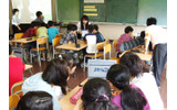 弘前大学教育学部附属小学校での出前授業の様子の画像