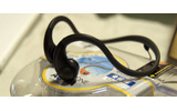 サンワサプライの骨伝導ヘッドホン「AUDIO BONE AQUA 400-HS008BK」は、防水性能を備えた骨伝導ヘッドホンであるの画像