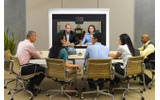6名まで参加可能な中規模会議室向け端末「Cisco TelePresence System 1300」(イメージ)の画像