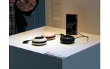 KDDIが9日に都内で開催した「iida」(イーダ)ブランドの新商品発表会。ここでは今後「LIFESTYLE PRODUCTS」と呼ばれることとなった周辺機器を写真で紹介する。の画像