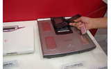 【CEATEC JAPAN 2009 Vol.4】手投げメールや眼操作イヤホンなど——NTTドコモが提示するケータイの未来の画像