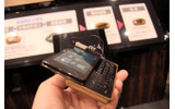 CEATEC JAPAN 2009のNTTドコモブースでは、本物の木材を使用した携帯電話「TOUCH WOOD」試作機が展示されていた。の画像