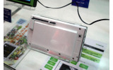 PEARTREE IIの背面。アンテナはワンセグ用。5Mピクセルのカメラも内蔵しているの画像